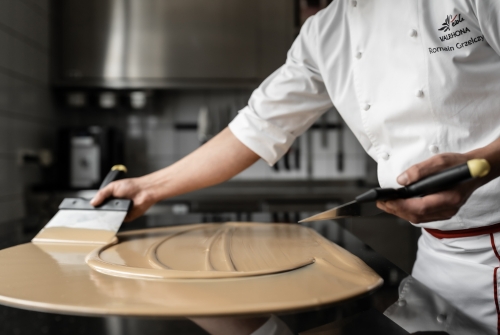 Maîtriser le tempérage du chocolat : guide technique complet pour artisans chocolatiers