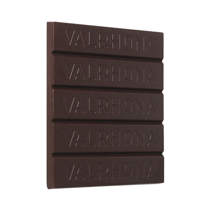 couverture noire oqo 73 par valrhona