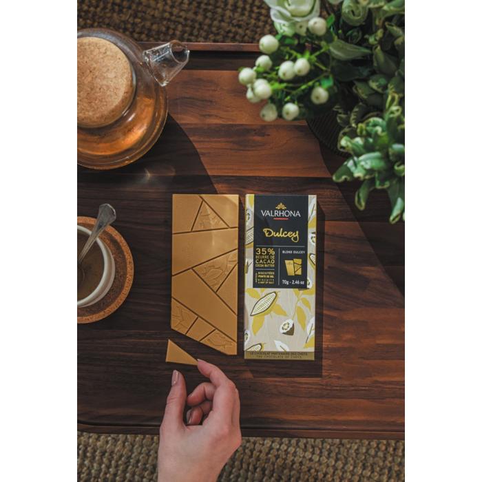 Tablette de chocolat blond Dulcey 35%, Valrhona (70 g)  La Belle Vie :  Courses en Ligne - Livraison à Domicile