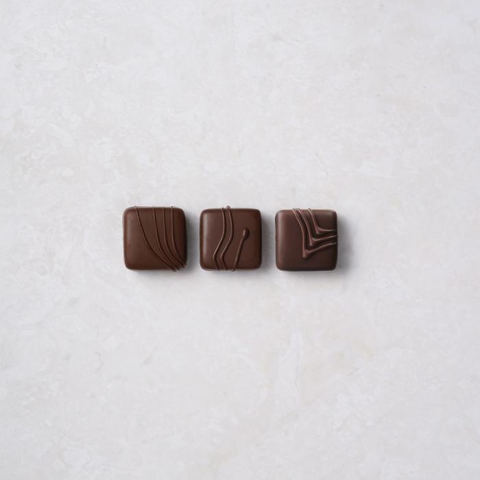 coffret 15 bonbons chocolat noir 150 g par valrhona