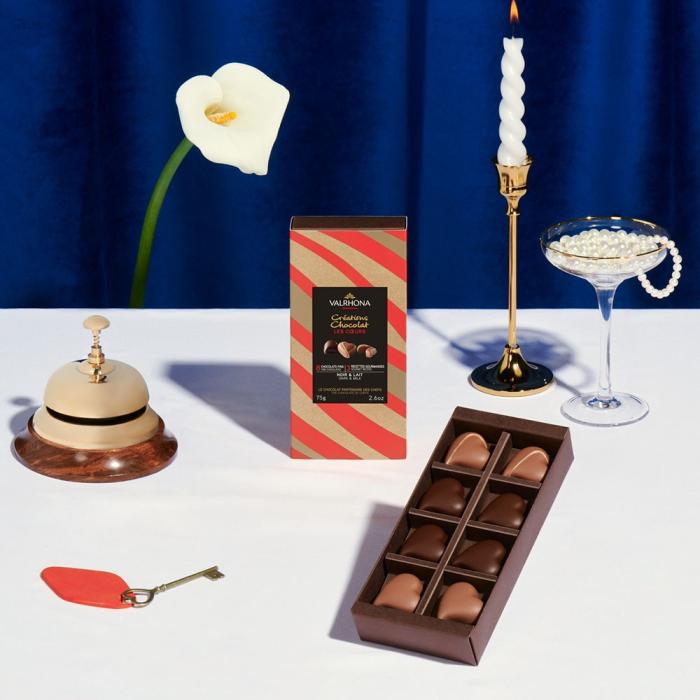 coffret 8 coeurs noir lait par valrhona